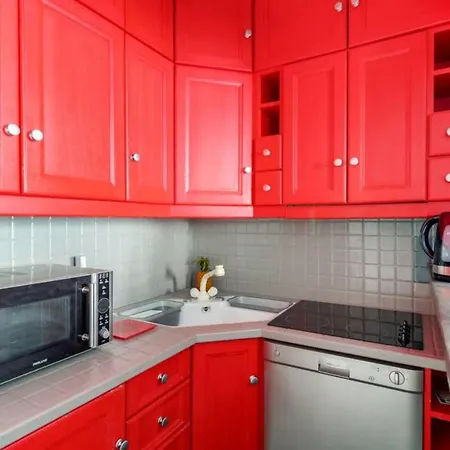 Marais District - Spacious Studio Flat Sleeps 4 By Guestready