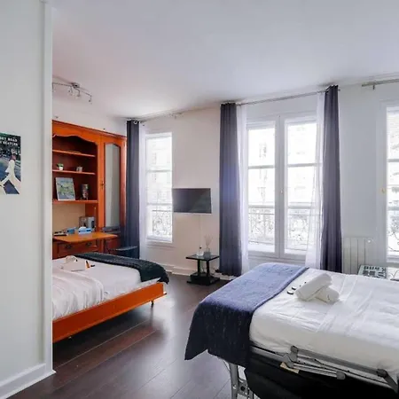 Marais District - Spacious Studio Flat Sleeps 4 By Guestready * Paris