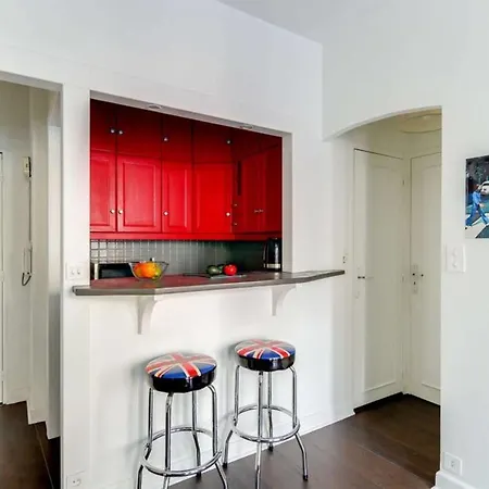 Marais District - Spacious Studio Flat Sleeps 4 By Guestready *